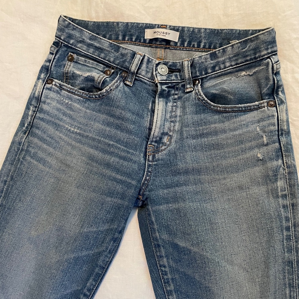 Moussy, slightly distressed, light denim, skinny jean. Size 25